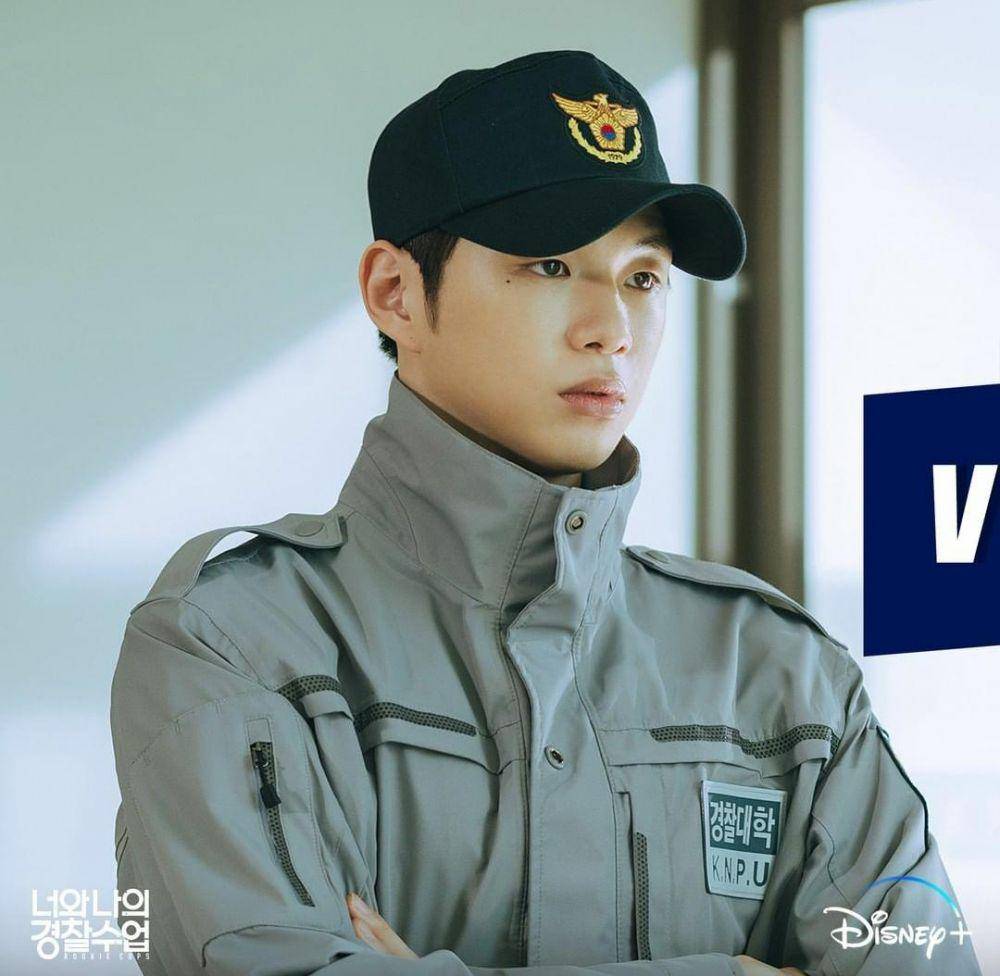 Kang Daniel di drama Rookie Cops (instagram.com/disneypluskr)