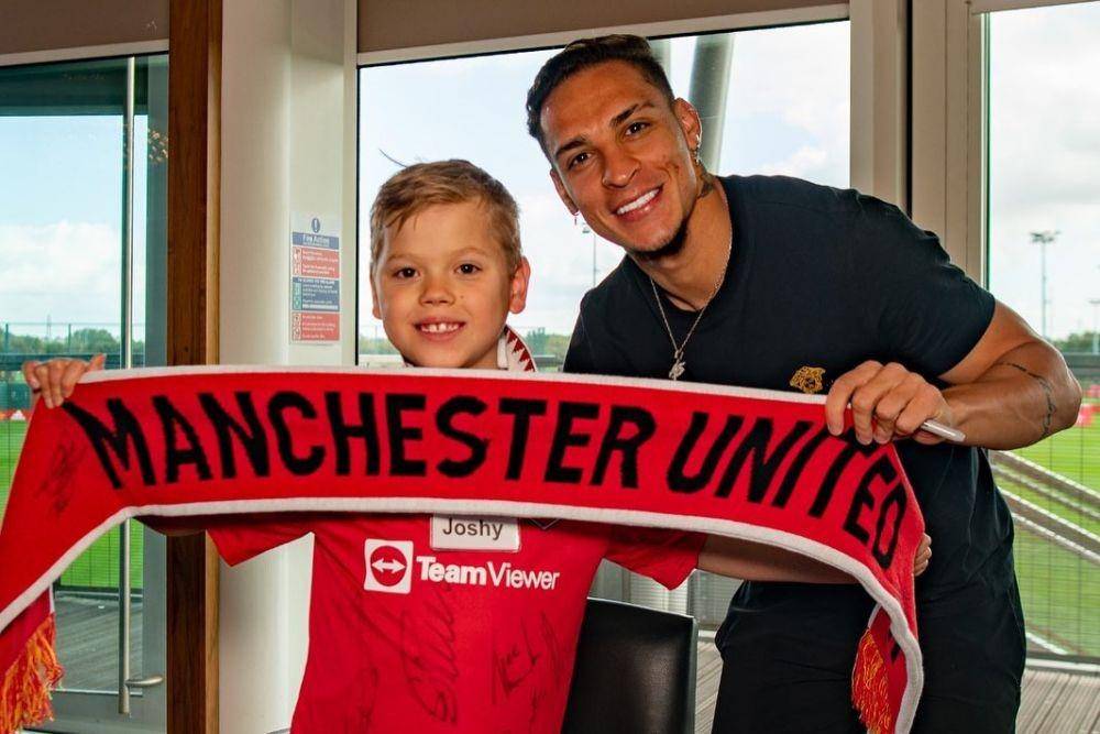 Pemain Manchester United gelar acara Dream Day bersama fans cilik dengan penyakit serius (instagram/@antony00)