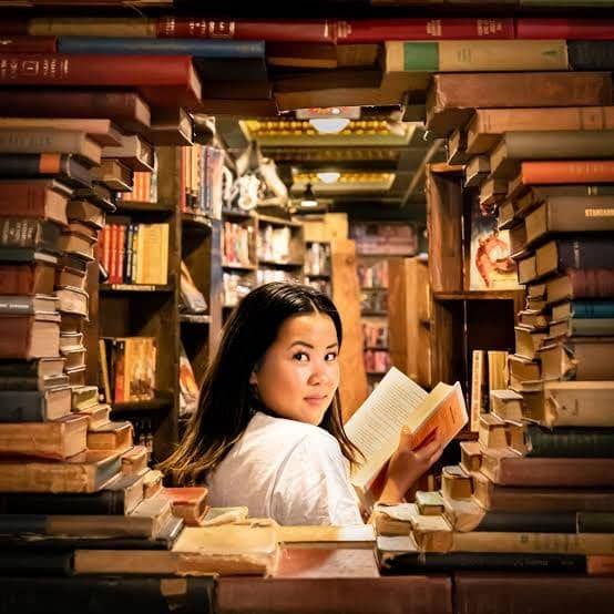 Ilustrasi membaca buku. (Pinterest)