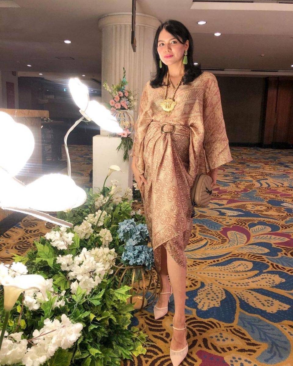 inspirasi baju kondangan untuk ibu hamil (instagram.com/kalialabitta_)