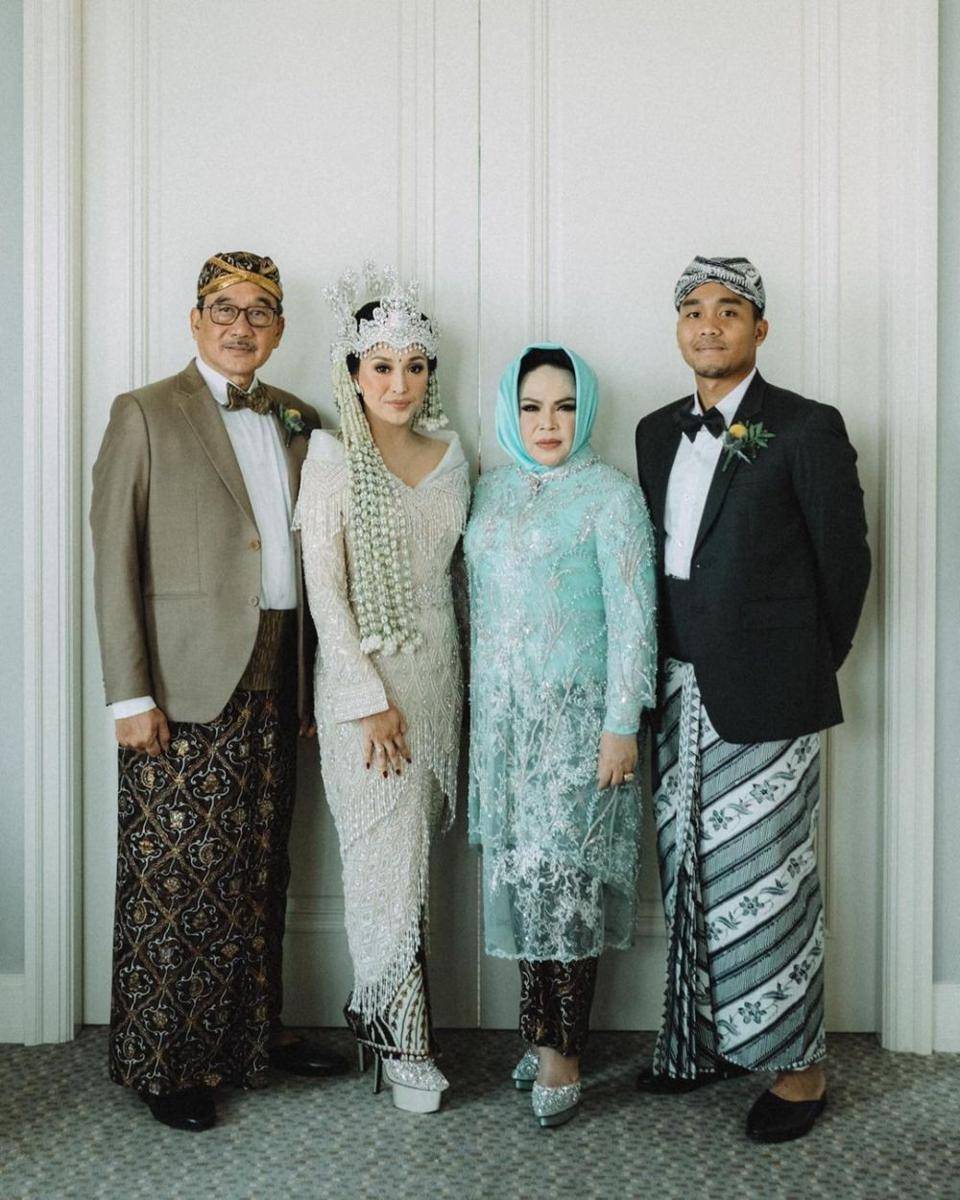 Kebaya orangtua. (instagram.com/afifahyusuf)