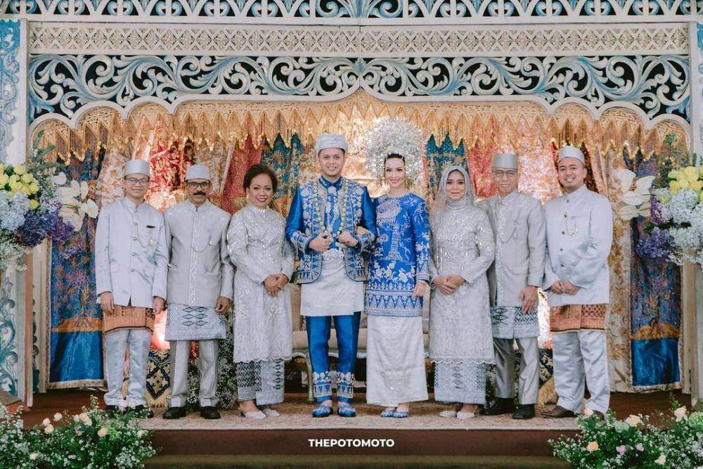 Kebaya orangtua. (instagram.com/karinadila8921