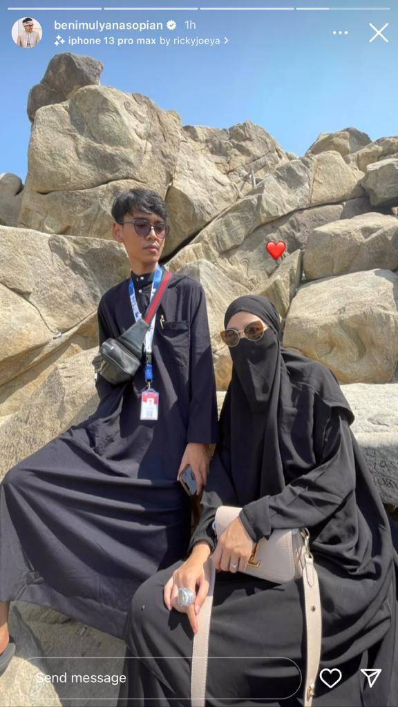 Beni dan Ira umrah (Instagram.com/benimulyanasopian)