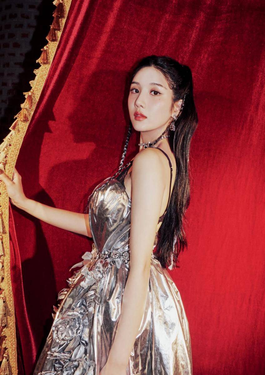 Kwon Eunbi untuk mini album Ethality (twitter.com/KWONEUNBI)