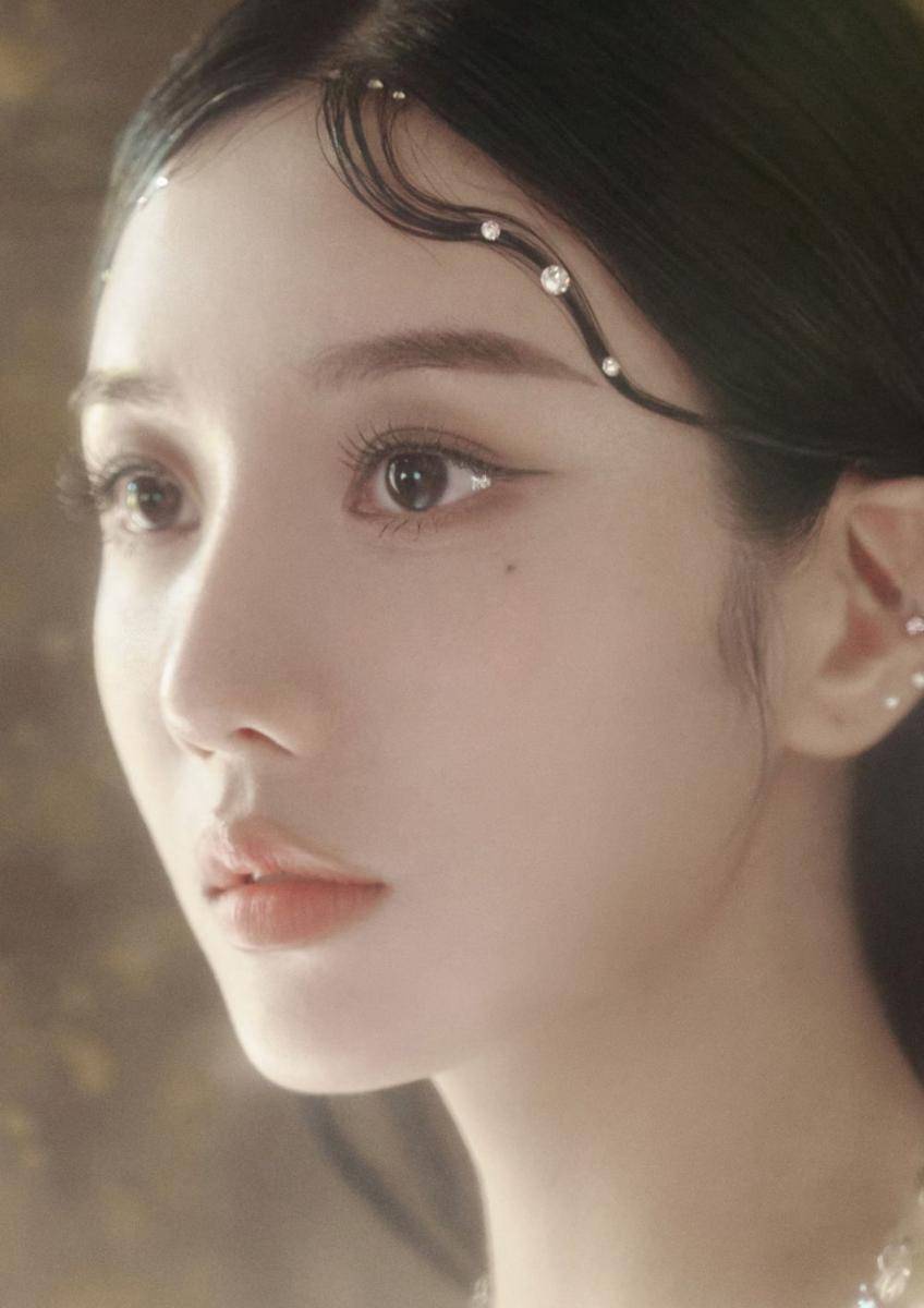Kwon Eunbi untuk mini album Ethality (twitter.com/KWONEUNBI)