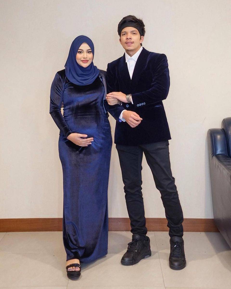 inspirasi baju kondangan untuk ibu hamil (instagram.com/aurelie.hermansyah)