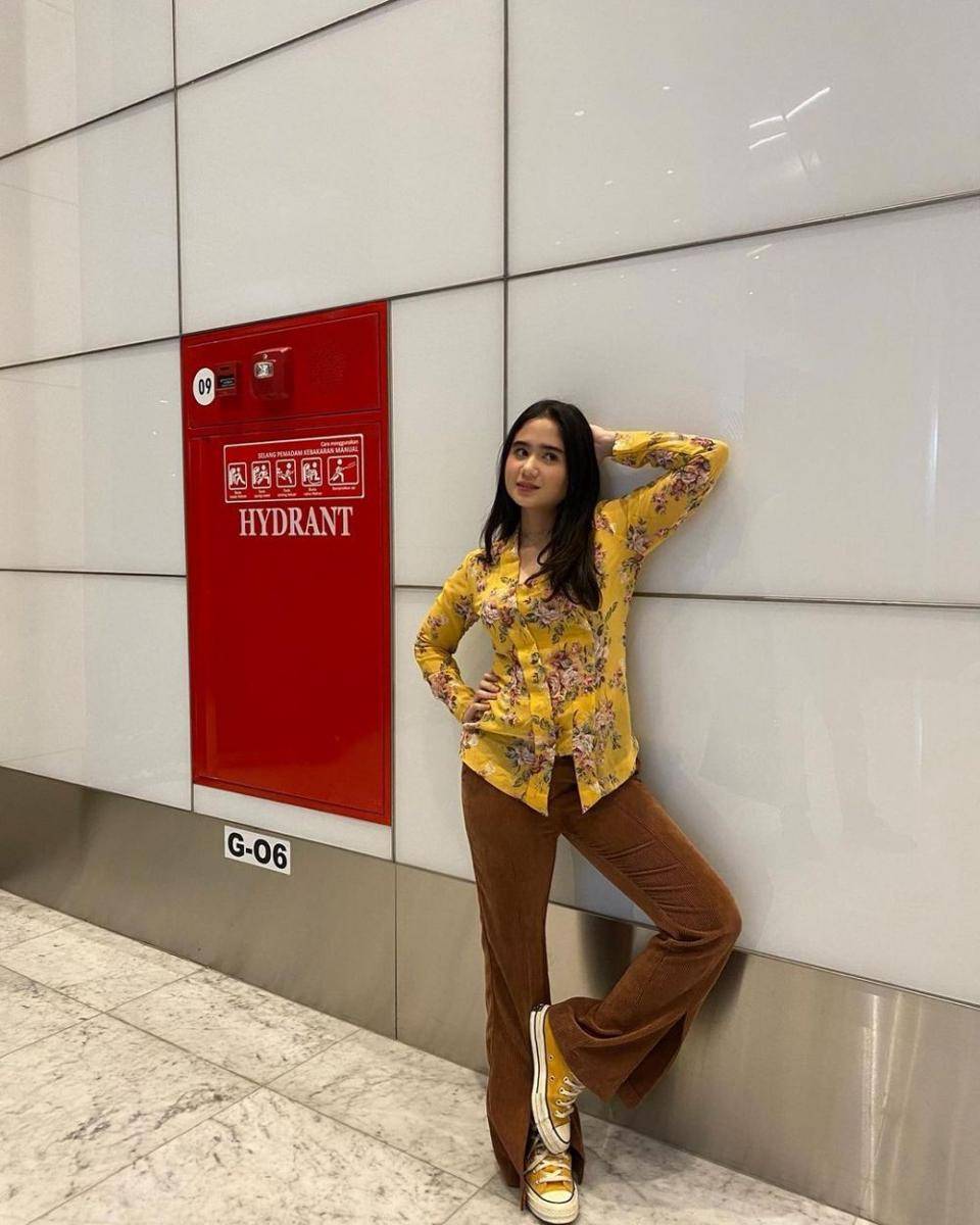 inspirasi OOTD ngantor untuk anak intern (instagram.com/tissabiani)