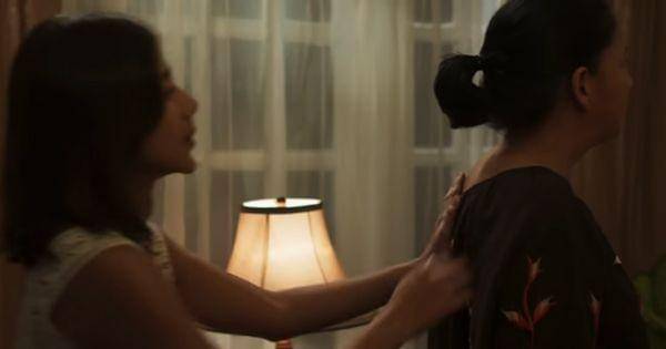 Widya memohon pada ibunya untuk diijinkan KKN ( Dok. MD Pictures / KKN di Desa Penari: Luwih Dowo Luwih Medeni )