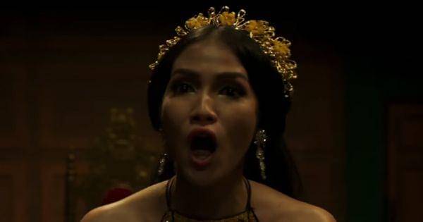 Badarawuhi berteriak untuk menyuruh Widya tetap tinggal ( Dok. MD Pictures / KKN di Desa Penari: Luwih Dowo Luwih Medeni )