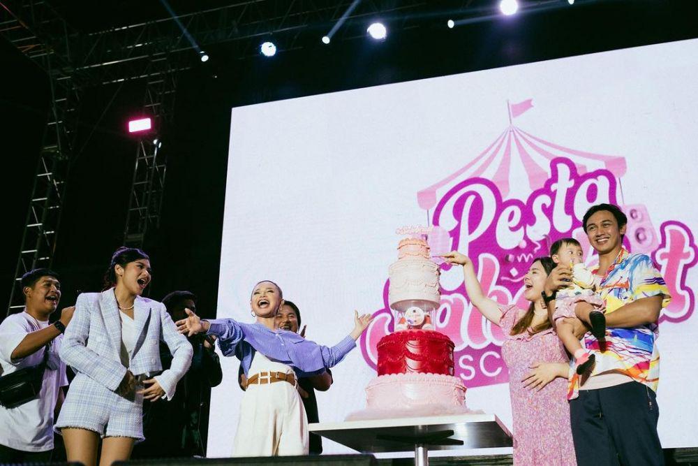 Ini 10 Momen Pesta Ulang Tahun Rossa, Dirayakan Sambil Konser!
