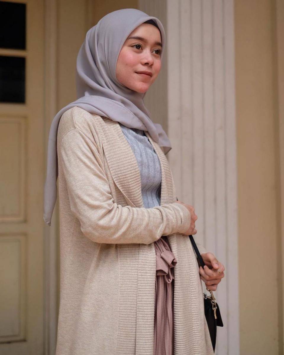 Lesti Kejora mengenakan outer. (instagram.com/lestykejora)