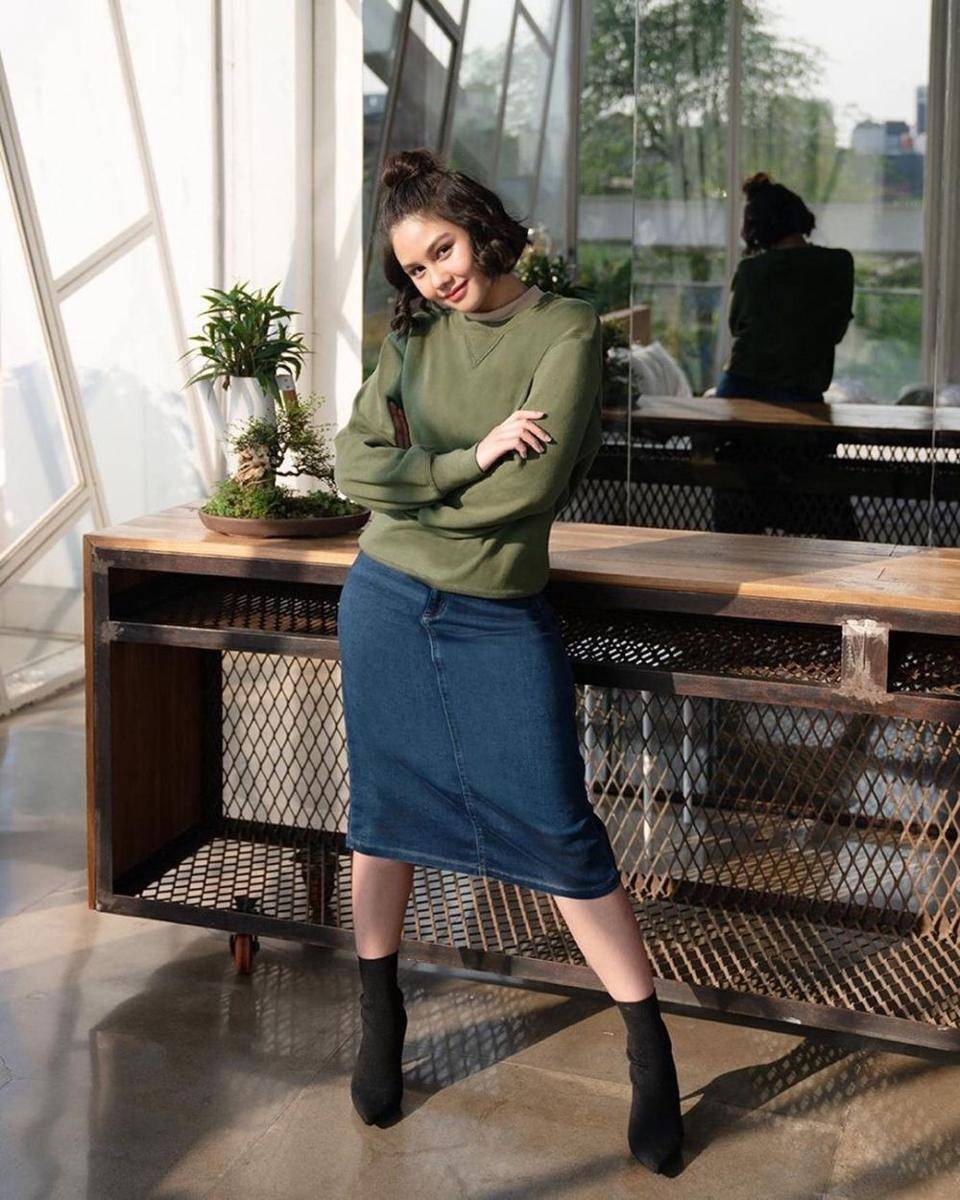 inspirasi OOTD ngantor untuk anak intern (instagram.com/vaneshaass)