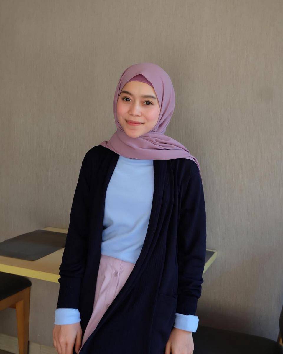 Lesti Kejora mengenakan outer. (instagram.com/lestykejora)