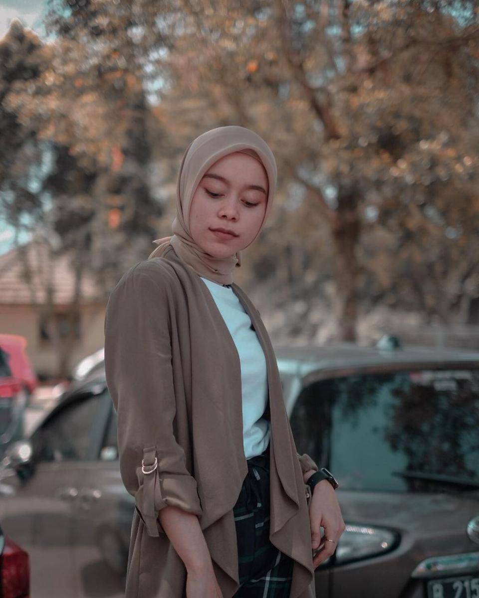 Lesti Kejora mengenakan outer. (instagram.com/lestykejora)