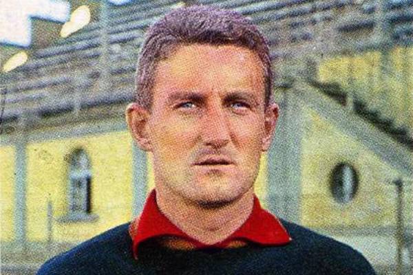 Angelo Martino Colombo sebagai kiper terpendek di dunia (elequipo-deportea.com)