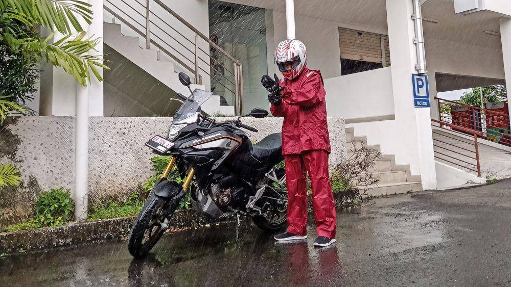 Tips berkendara saat hujan. (Istimewa/Astra Motor Yogyakarta).