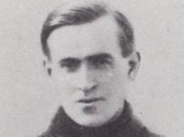 John Edward "Teddy" Davison sebagai kiper terpendek di dunia (englandfootballonline.com)