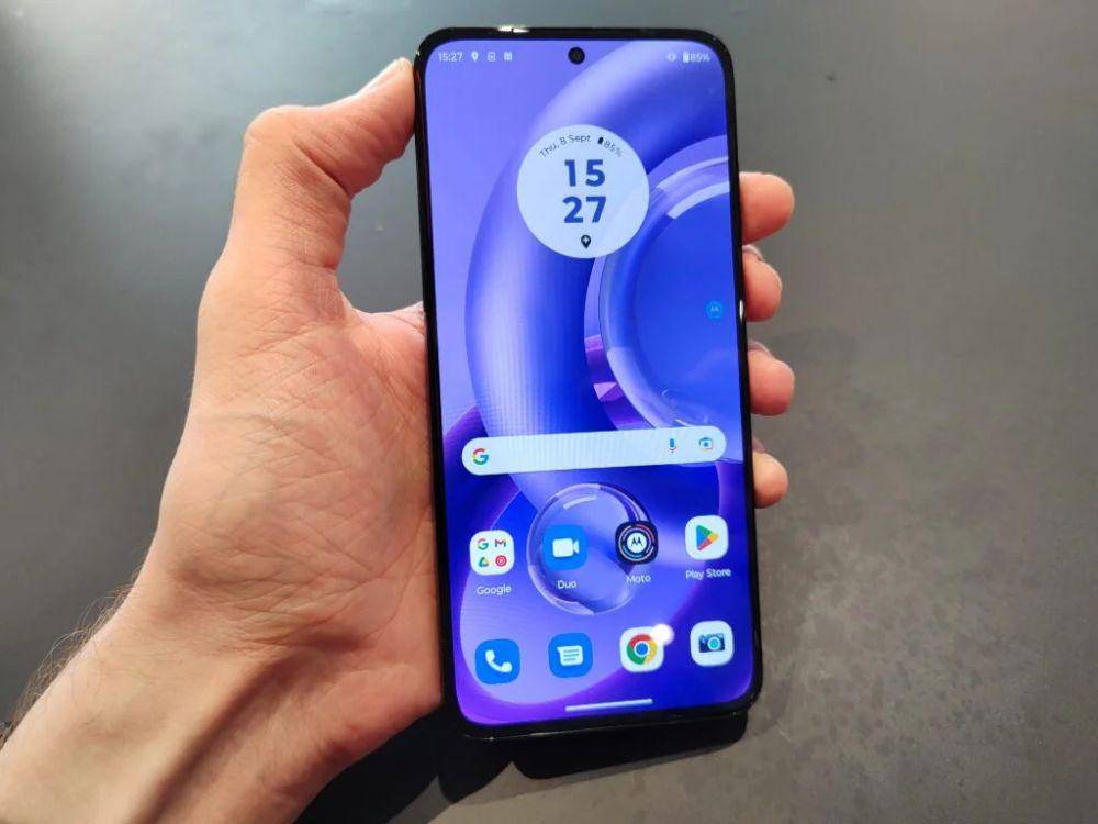 potret layar Motorola Edge 30 Neo (trustedreviews.com)