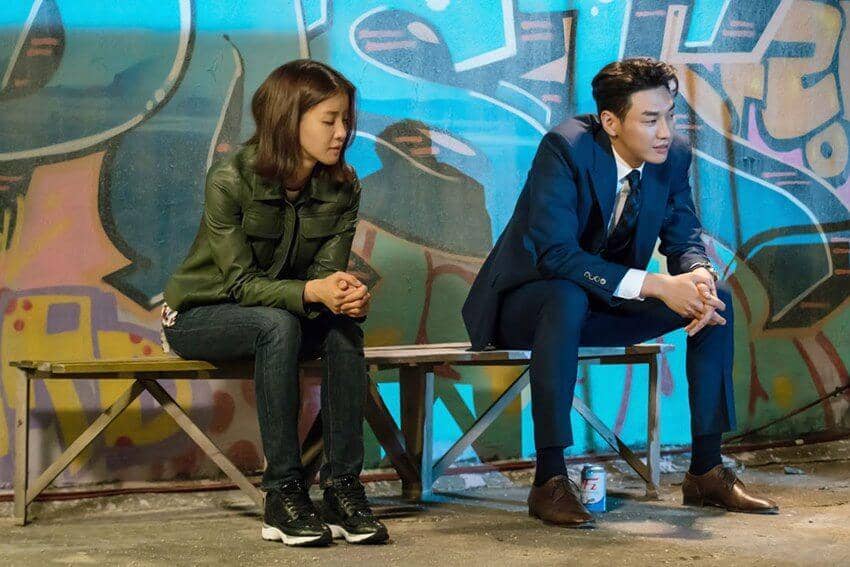 Lee Si Young dan Kim Young Kwang dalam KDrama Lookout (instagram.com/mbcdrama_now)
