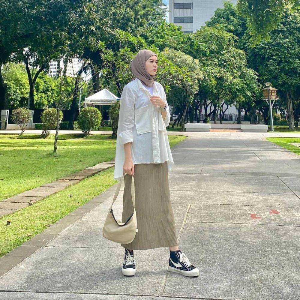 potret OOTD (Instagram.com/annyshofia)