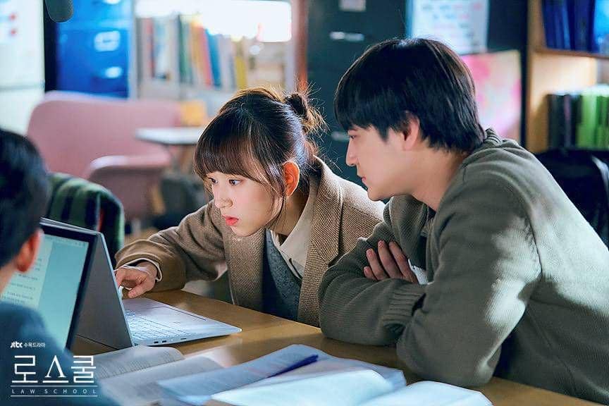 Ryu Hye Young dan Kim Bum dalam KDrama Law School (instagram.com/jtbcdrama)