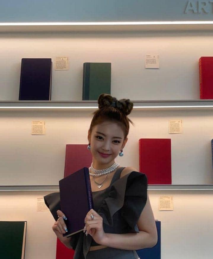 Gaya rambut ala member ITZY (instagram.com/itzy.all.in.us)