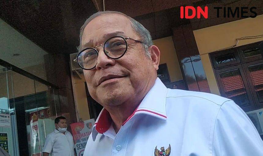 Ketua Komdis PSSI, Erwin Tobing usai menjalani pemeriksaan di Mapolda Jatim. (IDN Times/Khusnul Hasana)
