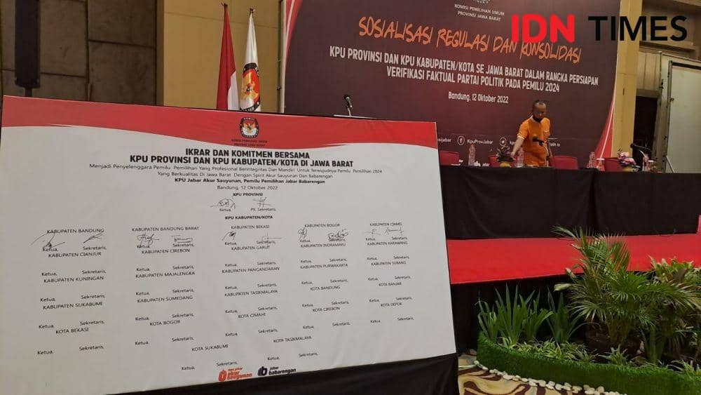 Sosialisasi Regulasi dan Konsolidasi KPU Provinsi dan Kabupaten/Kota se-Jawa Barat dalam Rangka Persiapan Verifikasi Faktual Partai Politik Pada Pemilu 2024 (IDN Times/Azzis Zulkhairil)
