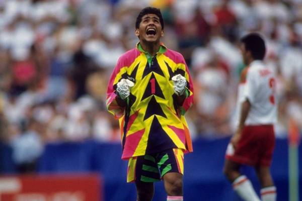Jorge Campos Navarrete sebagai kiper terpendek di dunia (elequipo-deportea.com)