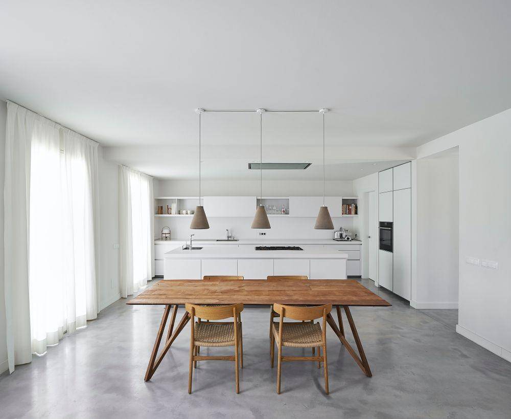 ilustrasi dapur yang menyatu dengan ruang makan (unsplash.com/Jorge De Jorge)