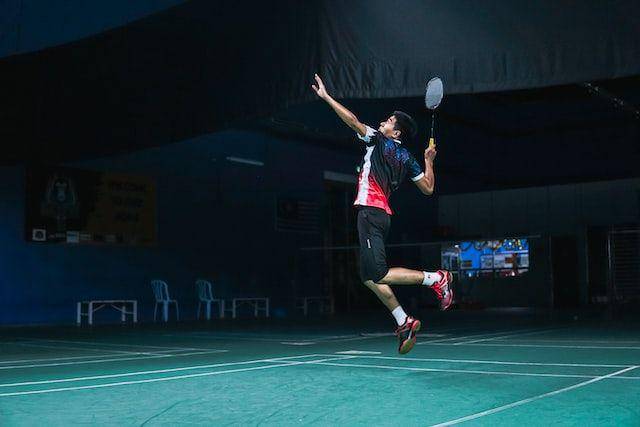 Ilustrasi bermain badminton (unsplash.com/Muktasim Azlan)