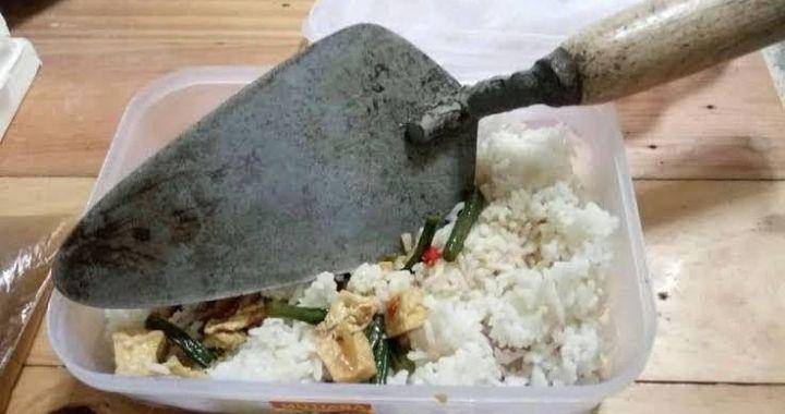 momen kocak saat bawa bekal (instagram.com/humorsantuy)