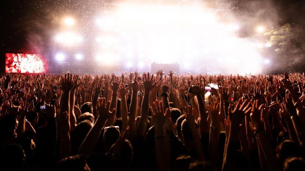 Tanpa Sadar, 5 Kesalahan Ini Sering Dilakukan Saat Nonton Konser