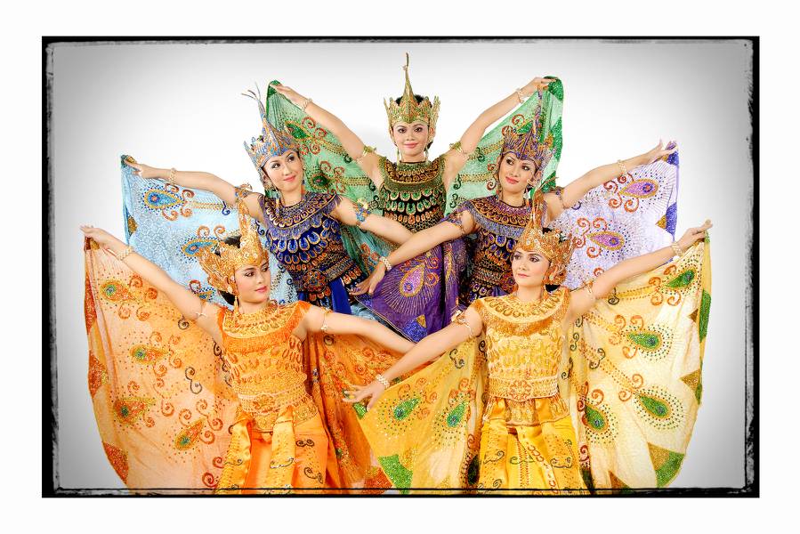 tari merak (warisanbudaya.kemdikbud.go.id)