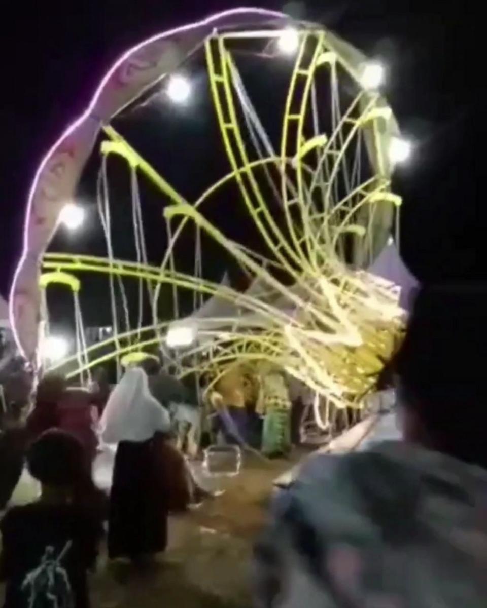 Detik-detik Ambruknya Wahana Ontang-Anting di Pasar Malam Blega