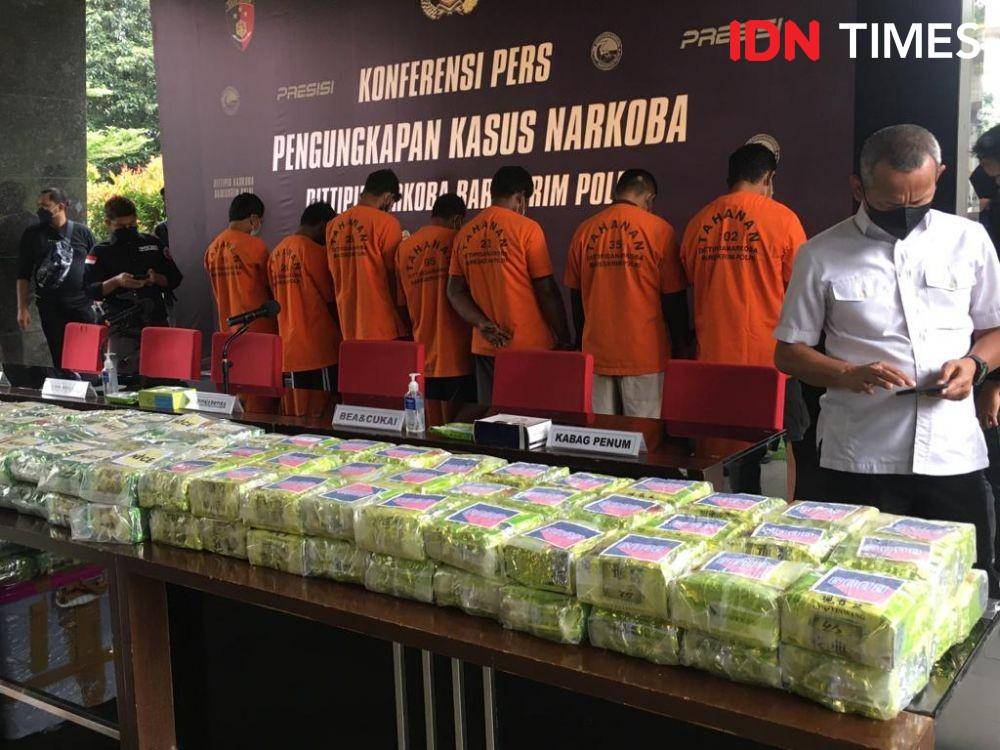 Dittipidnarkoba bongkar penyelundupan sabu jaringan Malaysia-Indonesia dengan kemasan teh Tiongkok (IDN Times/Irfan Fathurohman)