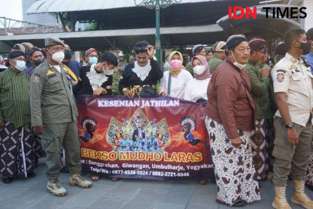Sri Sultan Pulang, Para Lurah Sambut Gubernur Baru di Stasiun Tugu
