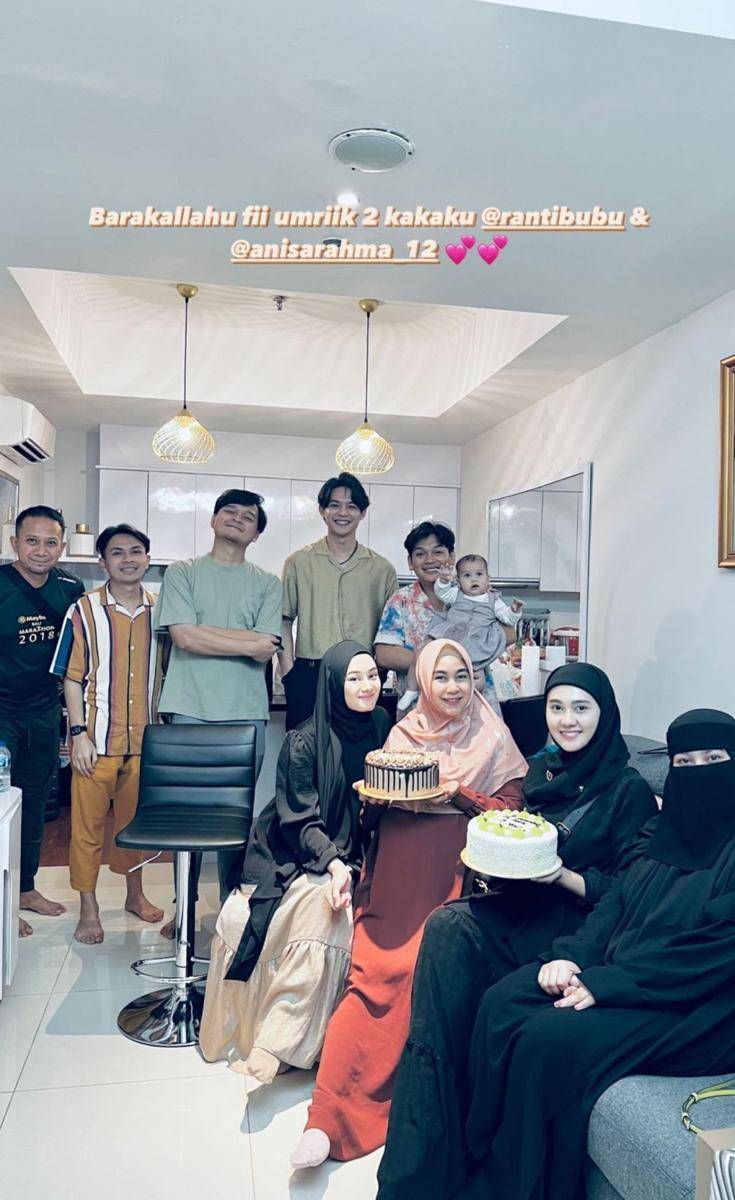 Ulang tahun ke-32 Anisa Rahma (Instagram.com/dindahw/)