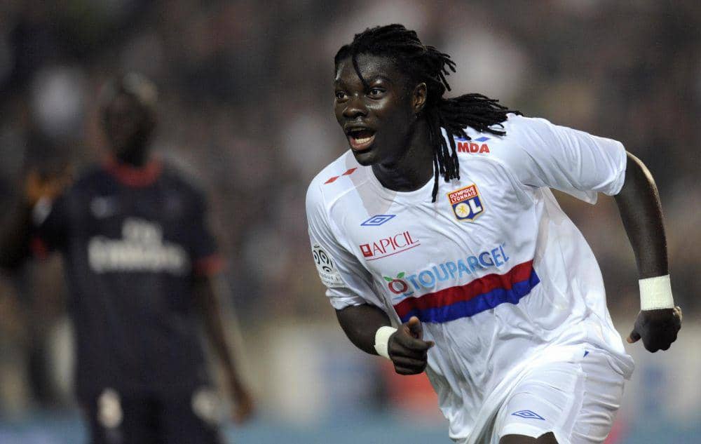 Bafetimbi Gomis cetak hattrick hanya dalam waktu 8 menit untuk Olympique Lyonnais dalam kemenangan 1-7 melawan Dinamo Zagreb pada 7 Desember 2011. (twitter.com/ChampionsLeague)