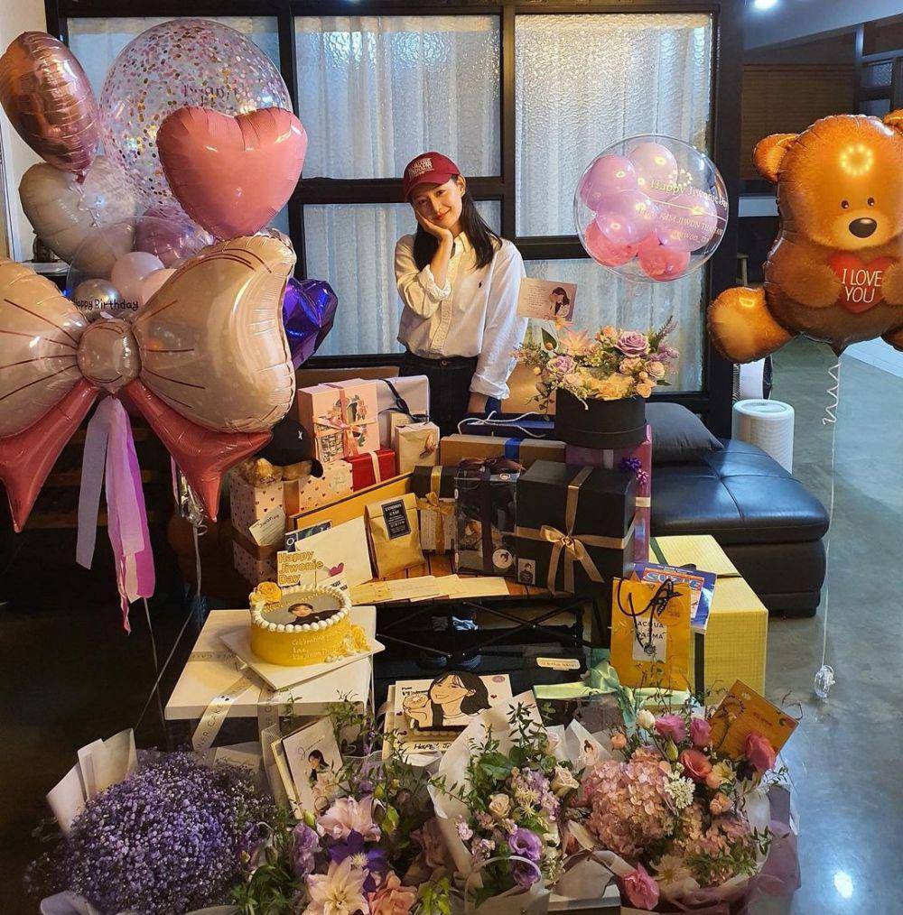 Kim Ji Won (instagram.com/geewonii)