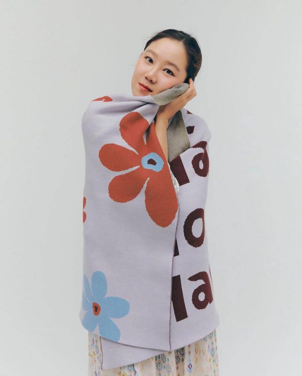 Gong Hyo Jin (instagram.com/rovvxhyo)