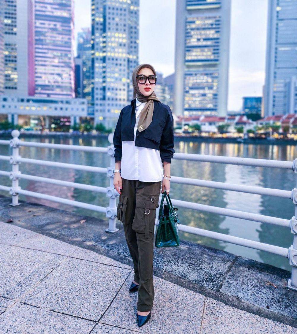 Androgyny style untuk ngantor ala Syahrini (instagram.com/princessyahrini)