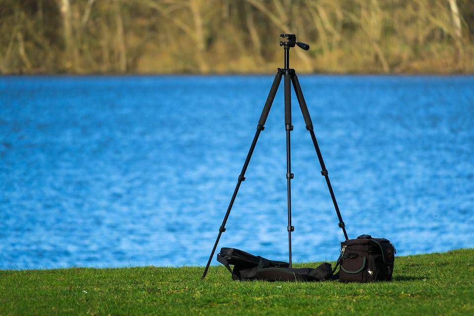 tripod (pixabay.com/Didgeman)