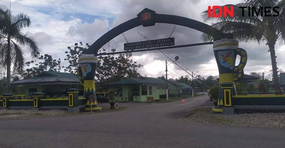 Gerbang Kodim 1710/Mimika dijalan Agimuga, Distrik Kuala Kencana, Mimika, Papua, IDN Times/Ricky Lodar