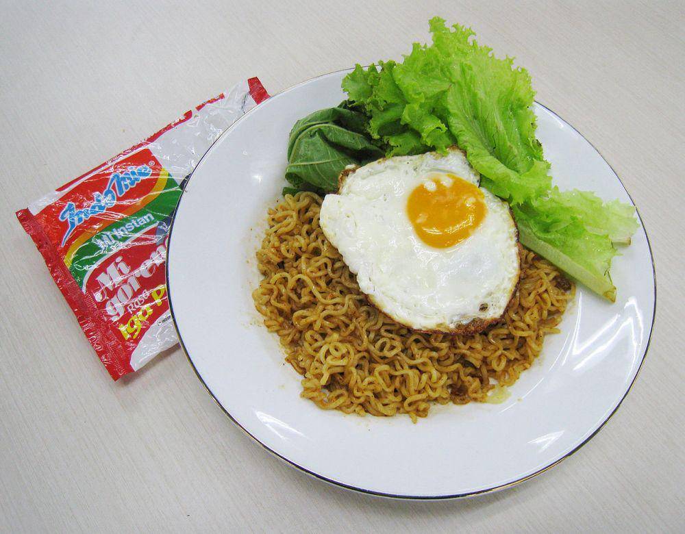 mie instan (commons.wikimedia.org/Gunawan Kartapranata)