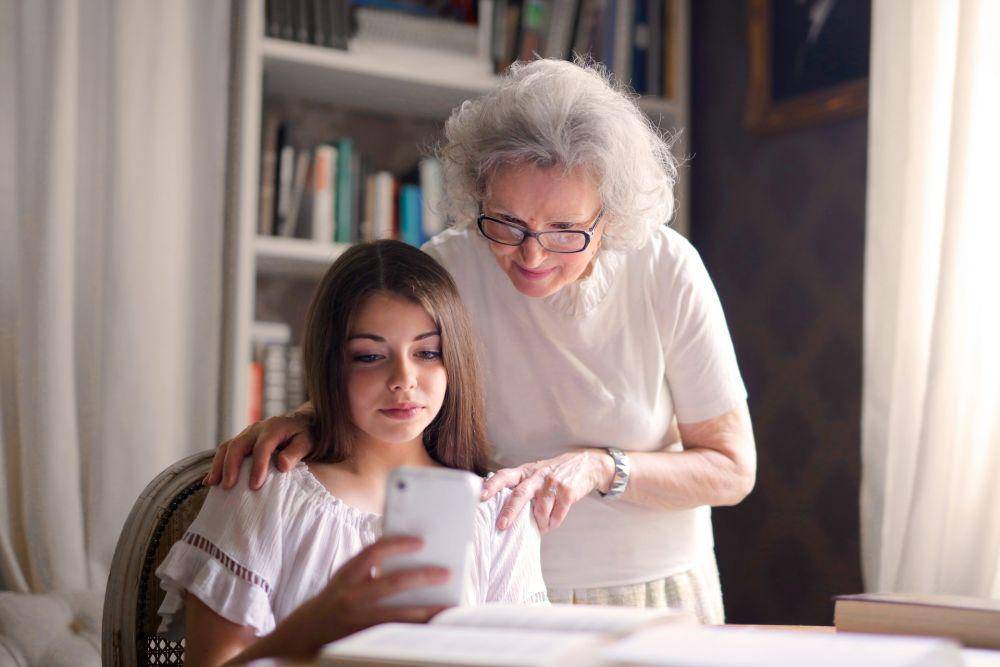 ilustrasi ibu mertua (pexels.com/Andrea Piacquadio)