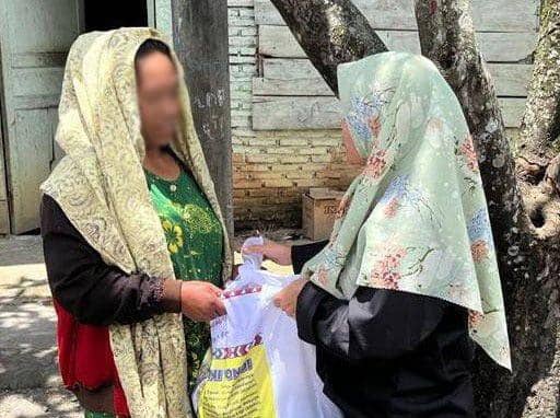 Wakil Bupati Tapsel Rasyid Assaf Dongoran Rutin Bagikan Boras Si Pir Ni Tondi pada Janda dan Yatim di Tapanuli Selatan (Dok. IDN Times)