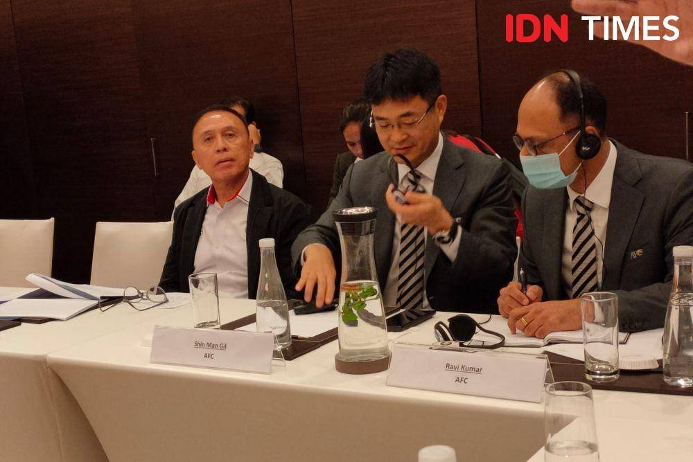 Pertemuan FIFA, AFC, PSSI dan sejumlah kementerian terkait tragedi Kanjuruhan, di Jakarta, Kamis (13/10/2022). (IDN Times/Tino Satrio)