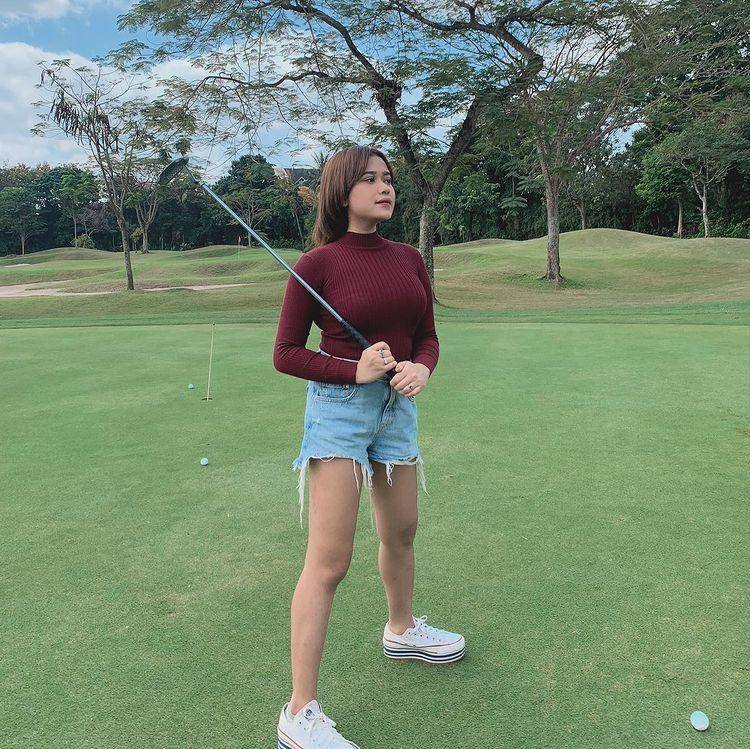 outfit chic ala Brisia Jodie (instagram.com/brisiajodie96)