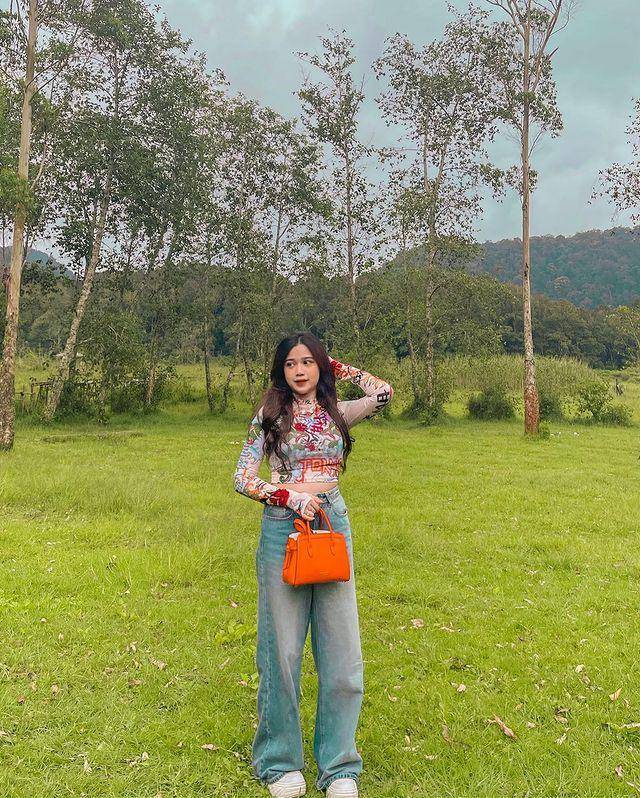 outfit chic ala Brisia Jodie (instagram.com/brisiajodie96)
